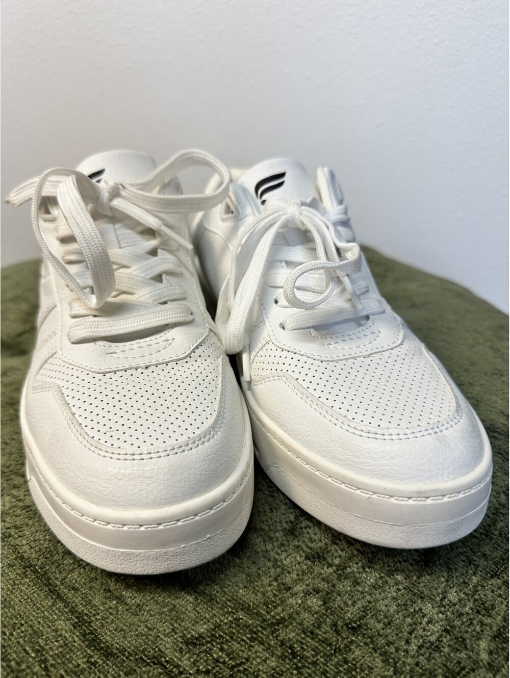 Skechers Hands Free Slip-ins Skip Cute B Cute Sweet Sneaker White Women's 8